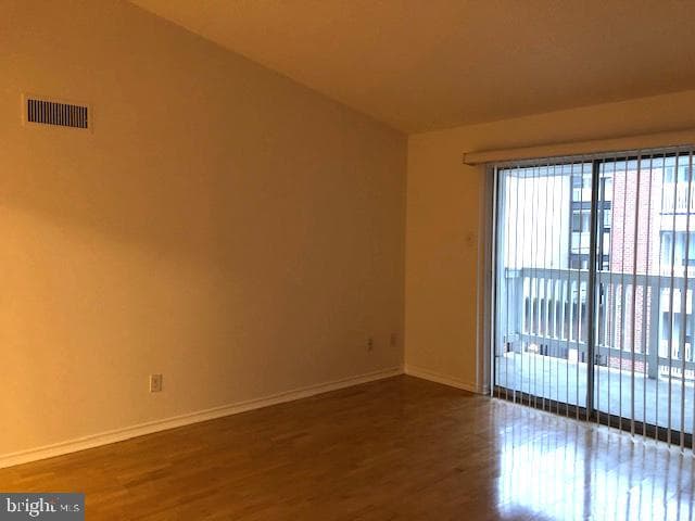 1532 Lincoln Way #302 photo 2