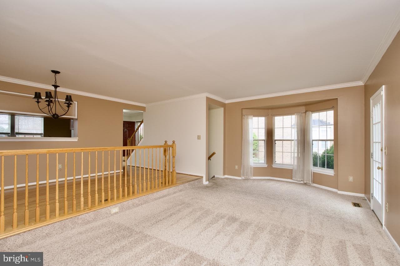 5215 Dunstable Lane photo 10