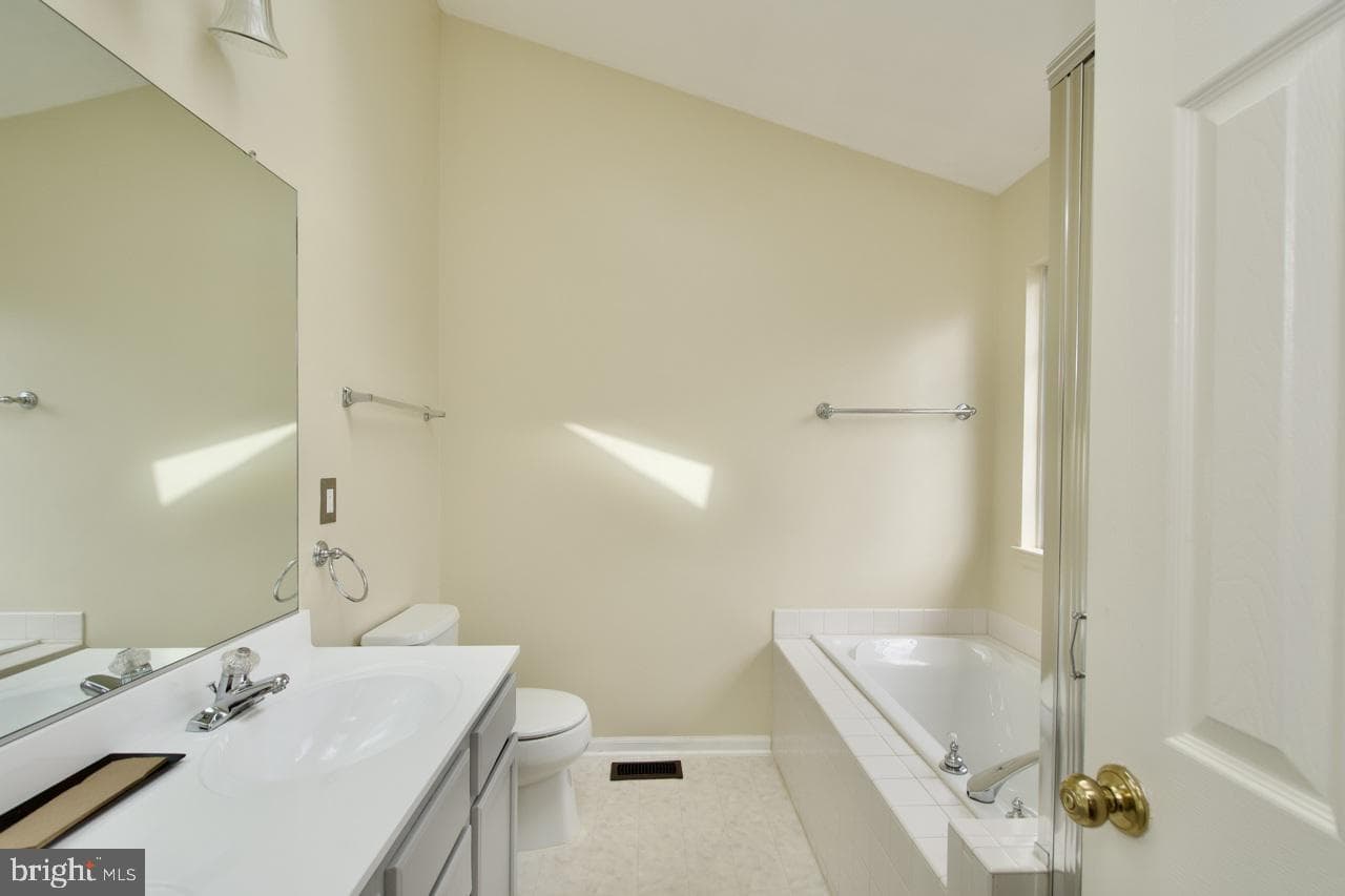 5215 Dunstable Lane photo 17