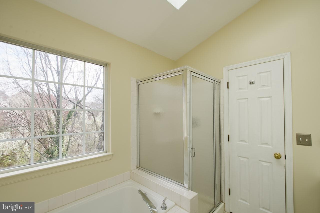 5215 Dunstable Lane photo 18