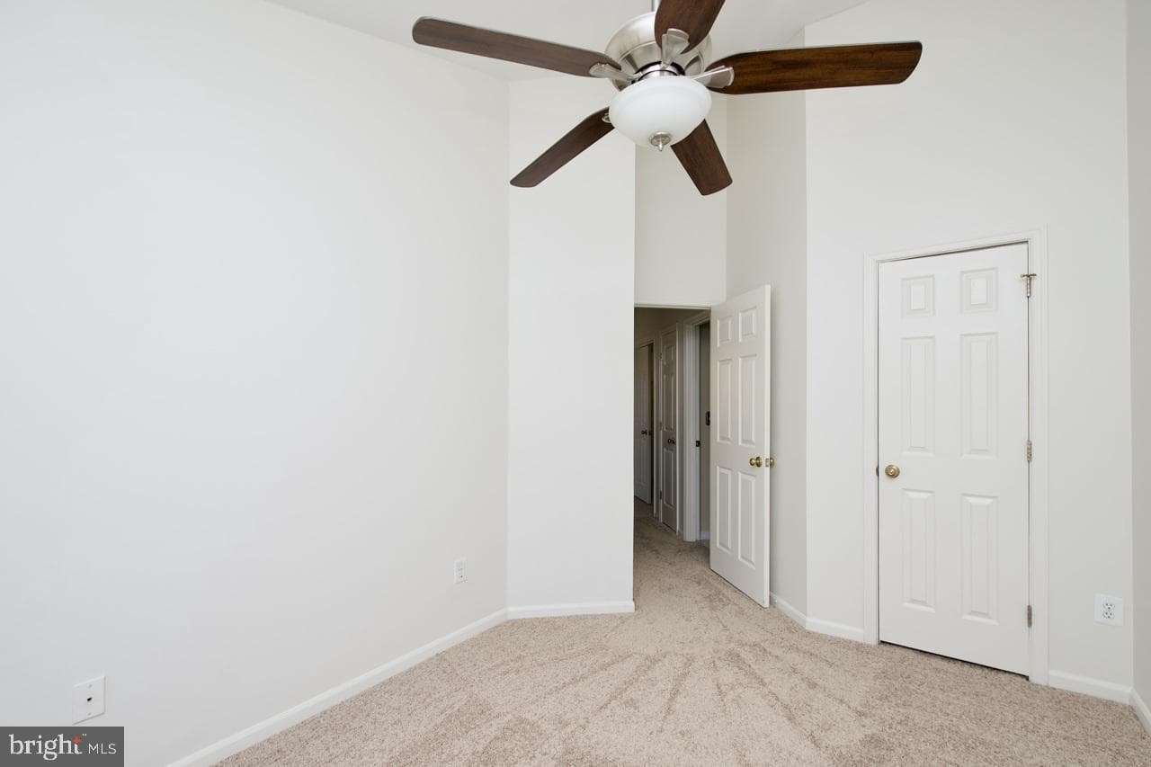 5215 Dunstable Lane photo 20