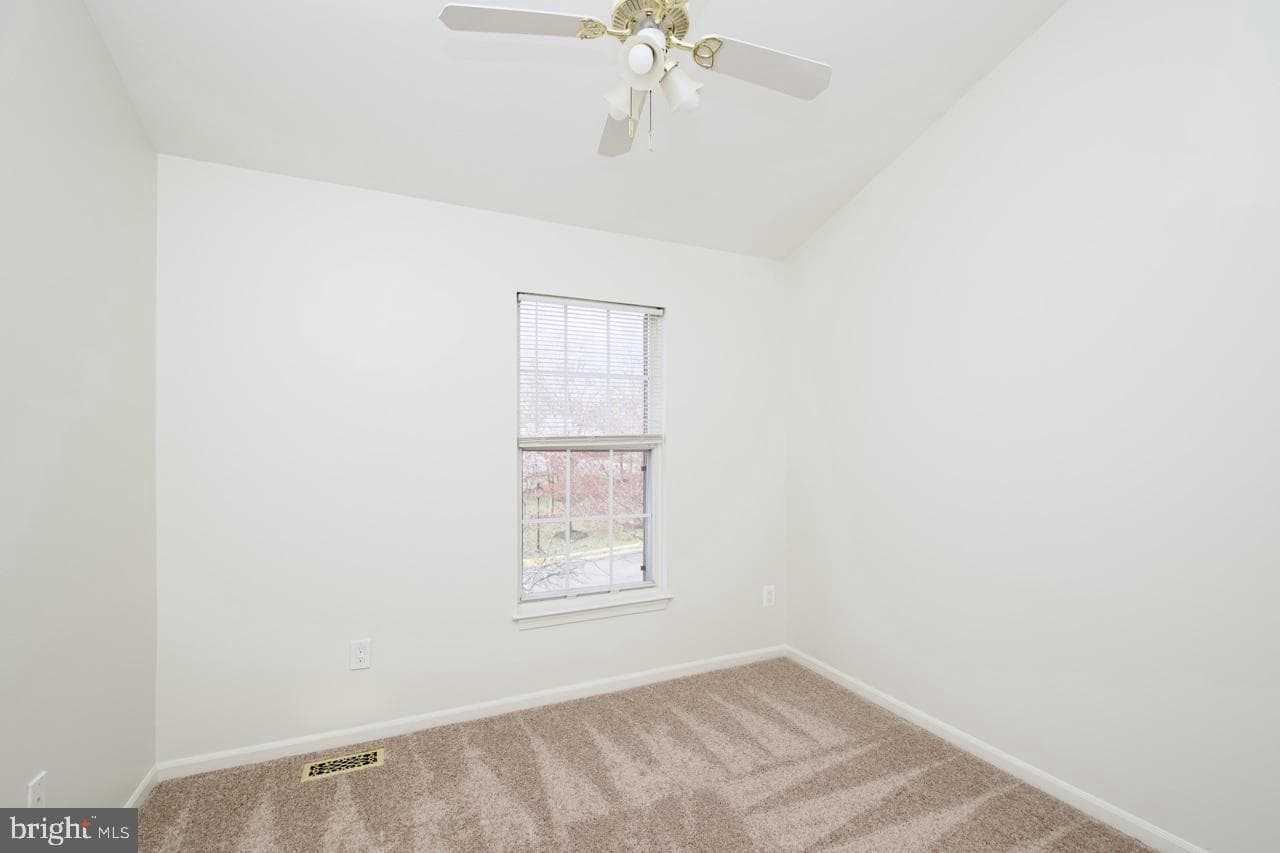 5215 Dunstable Lane photo 21