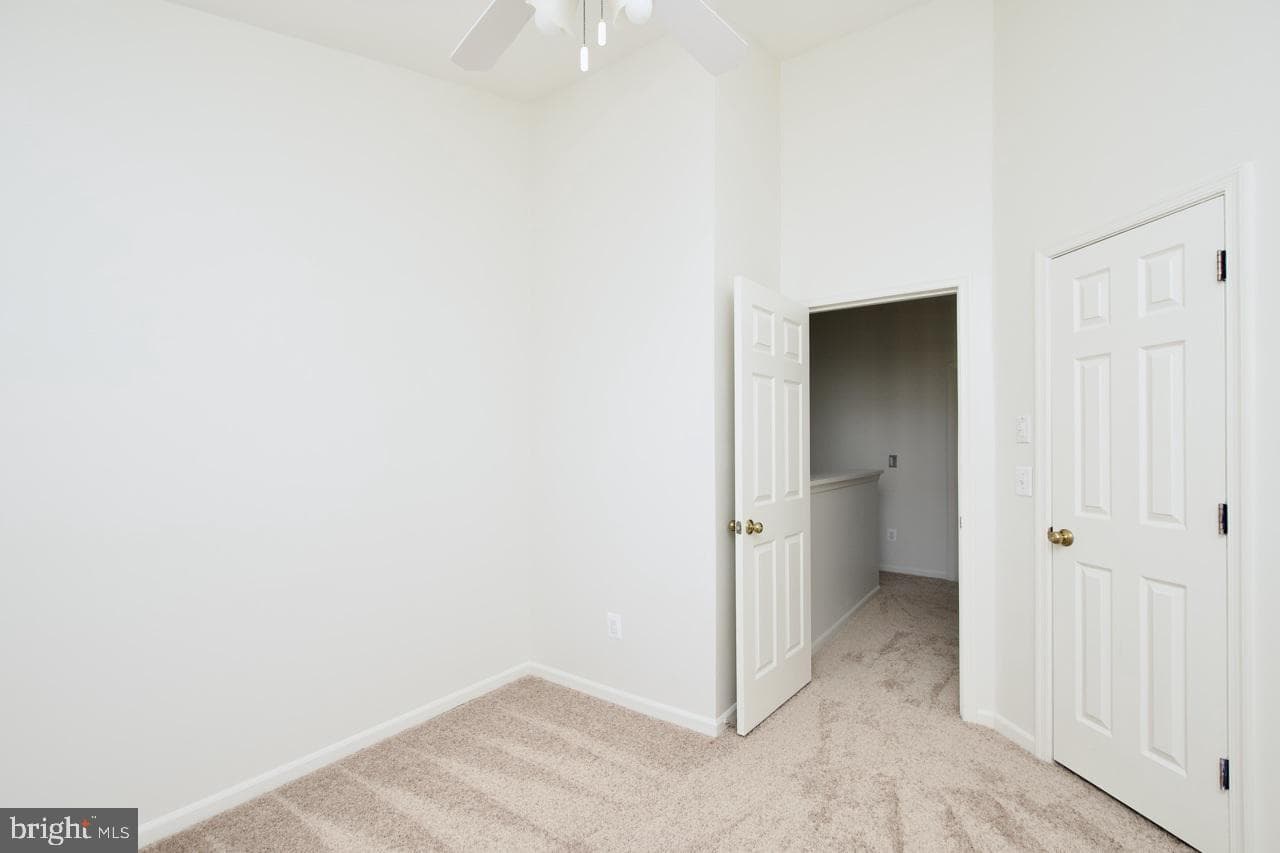 5215 Dunstable Lane photo 22