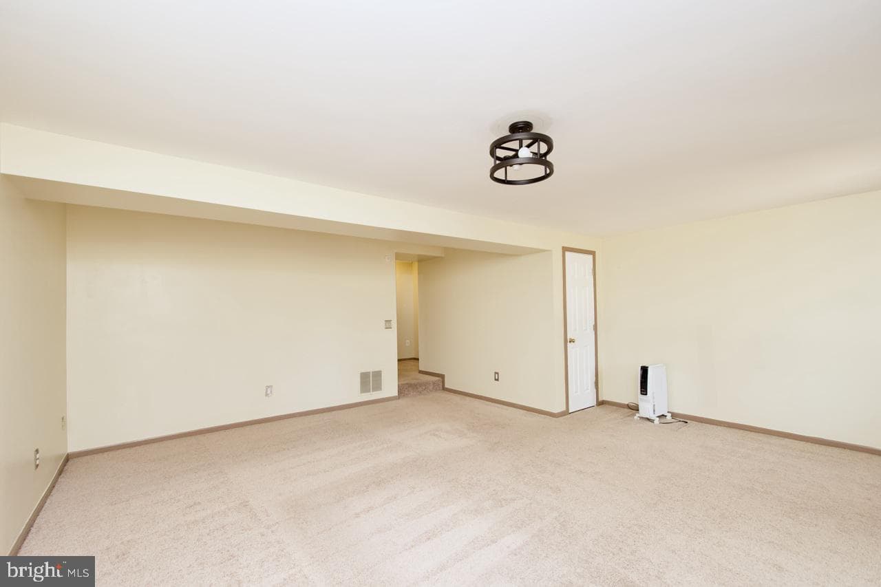 5215 Dunstable Lane photo 25
