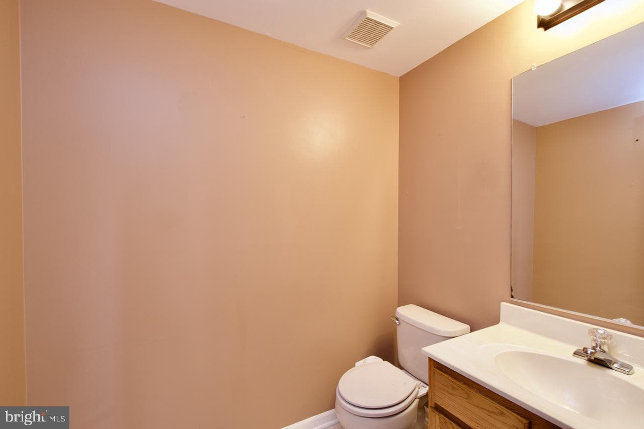 5215 Dunstable Lane photo 26