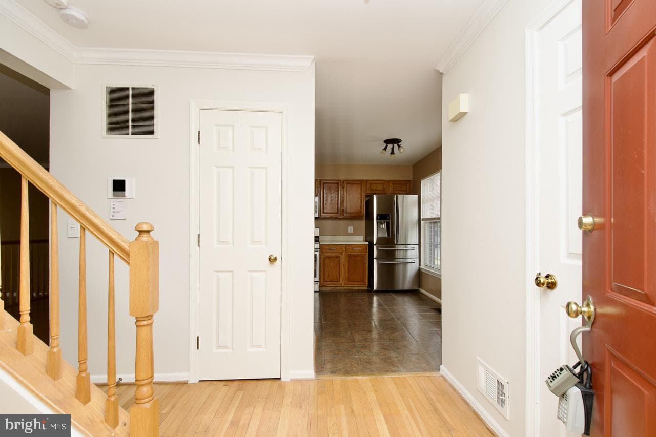 5215 Dunstable Lane photo 3