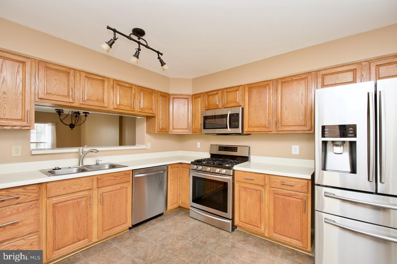 5215 Dunstable Lane photo 5
