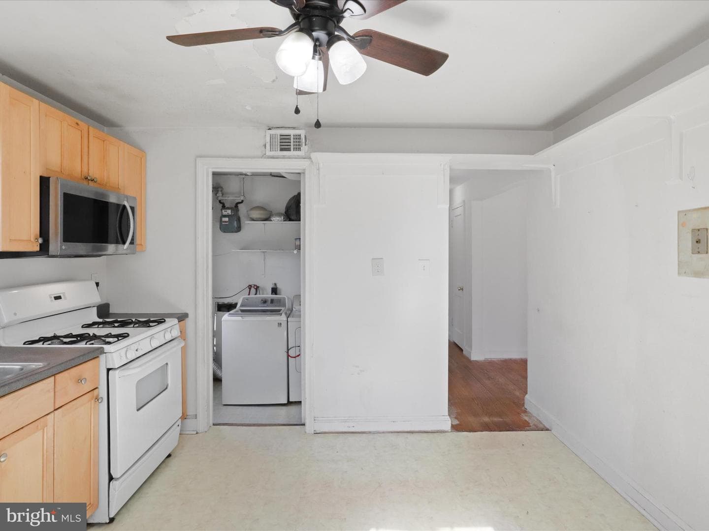 2834 Bolling Road photo 9