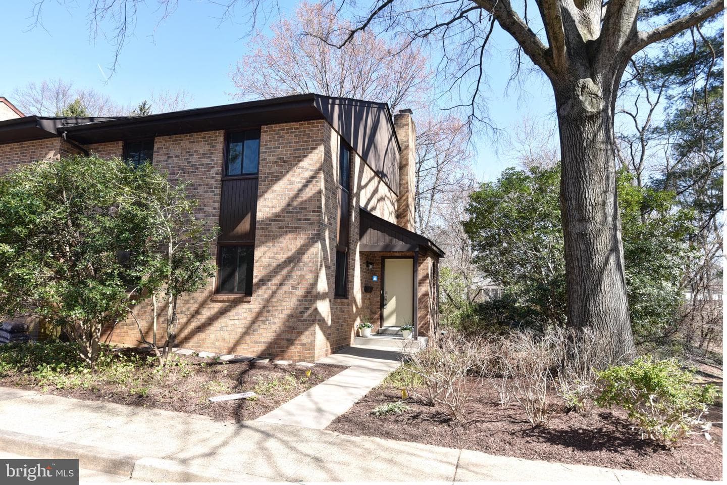 11040 Saffold Way photo 2