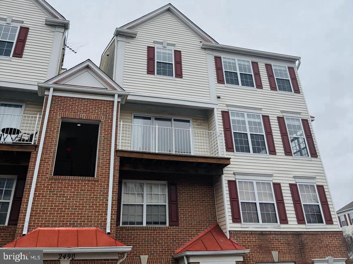 2490 Quick Street #301