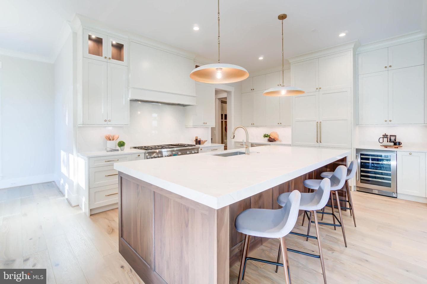 1806 Dumbarton Street photo 16