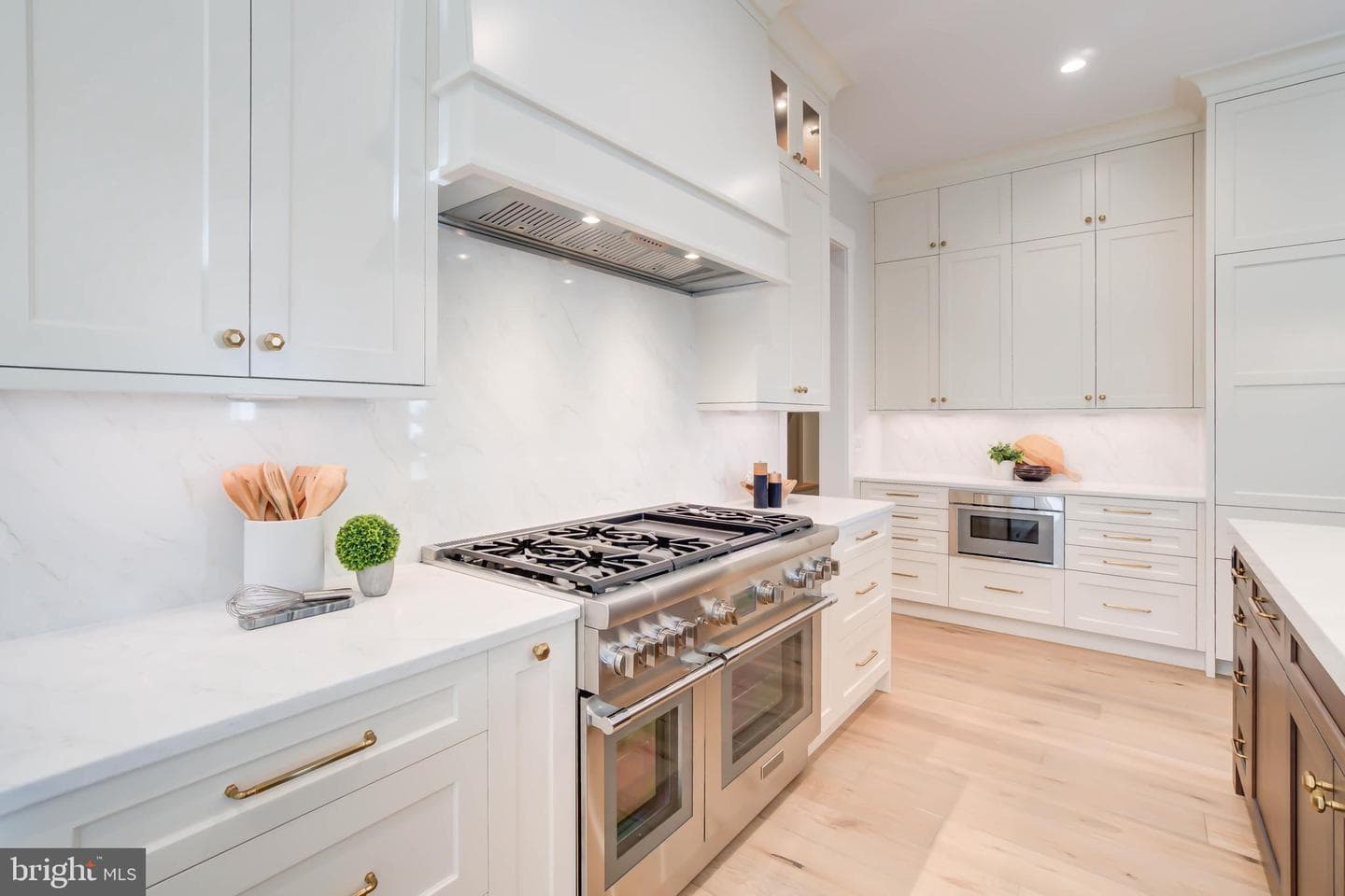 1806 Dumbarton Street photo 18