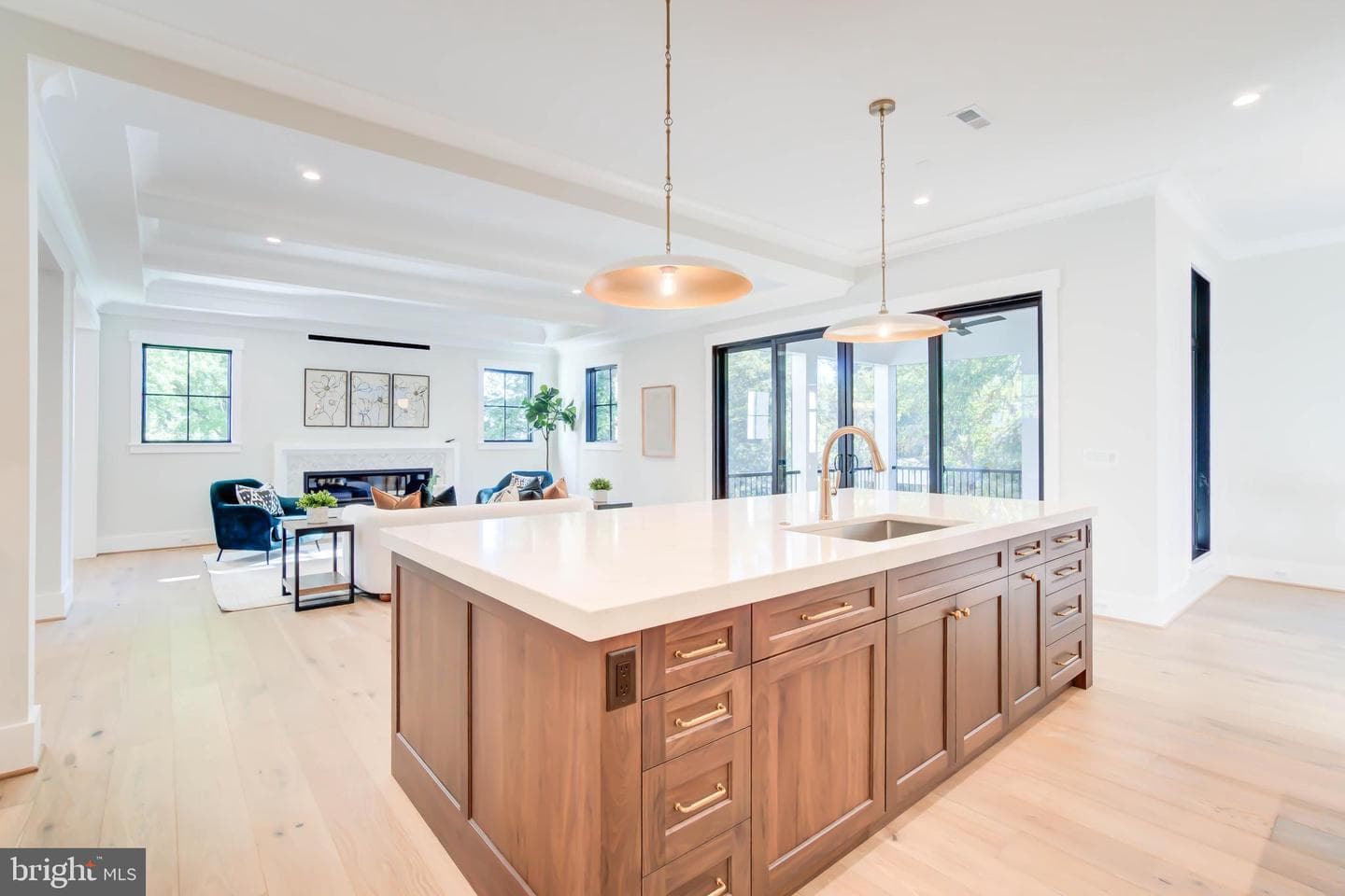 1806 Dumbarton Street photo 19