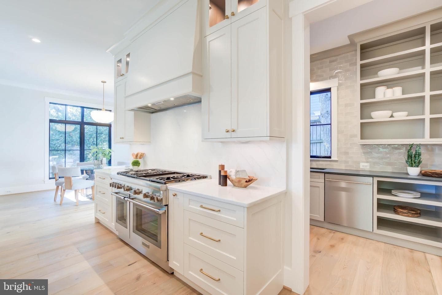 1806 Dumbarton Street photo 20