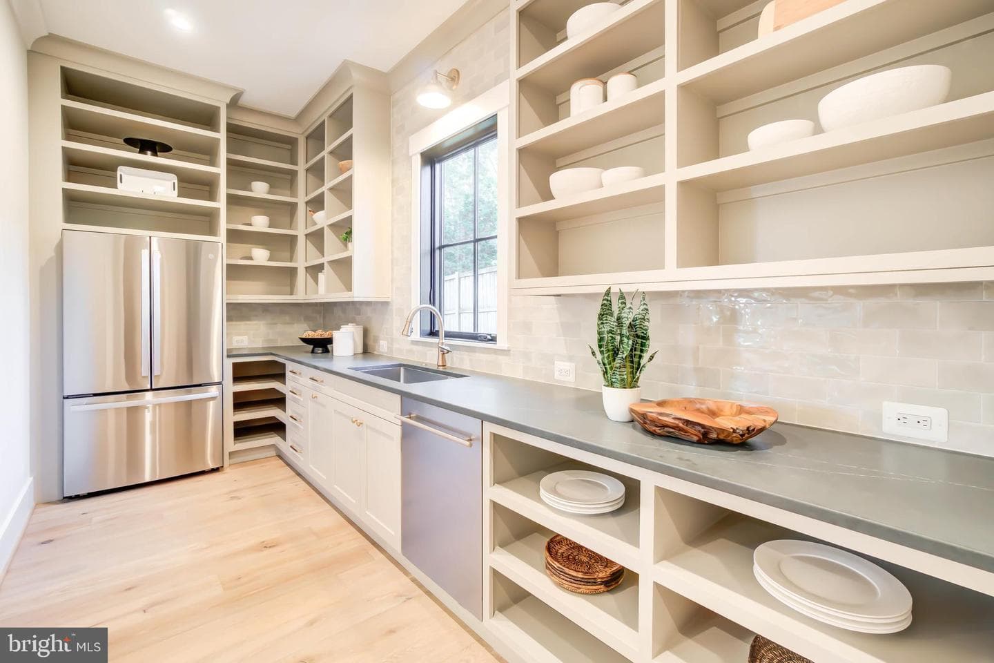 1806 Dumbarton Street photo 28