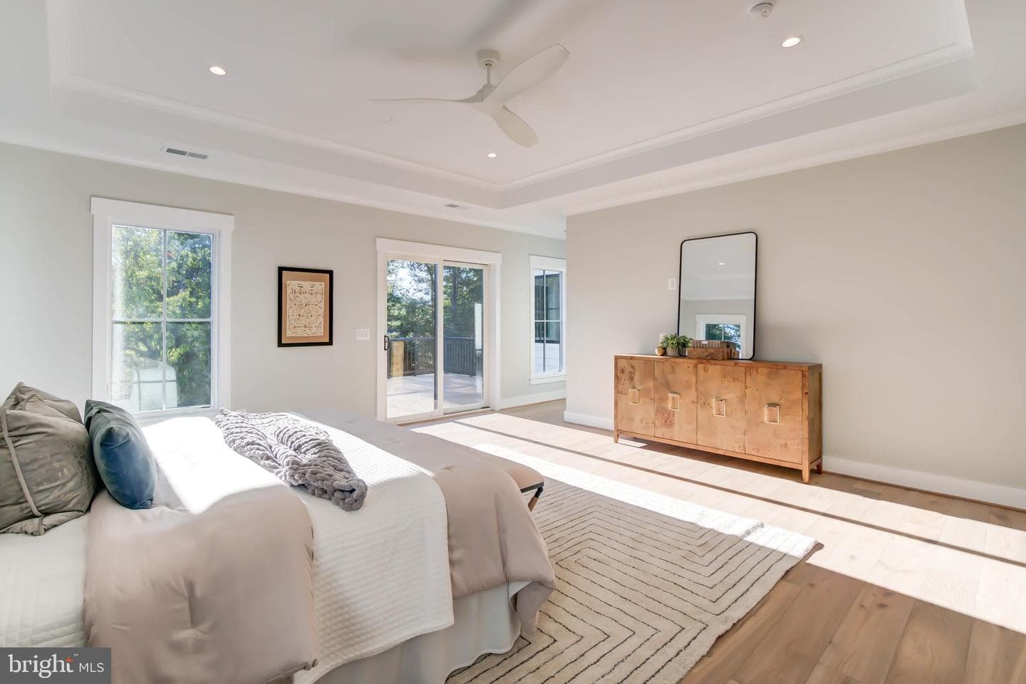 1806 Dumbarton Street photo 35