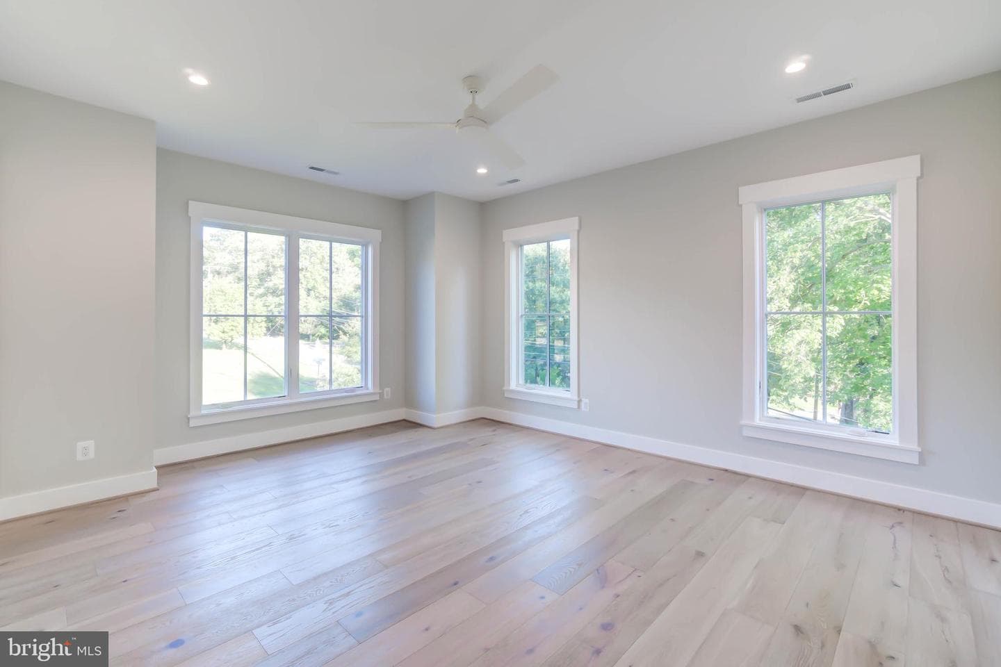 1806 Dumbarton Street photo 49
