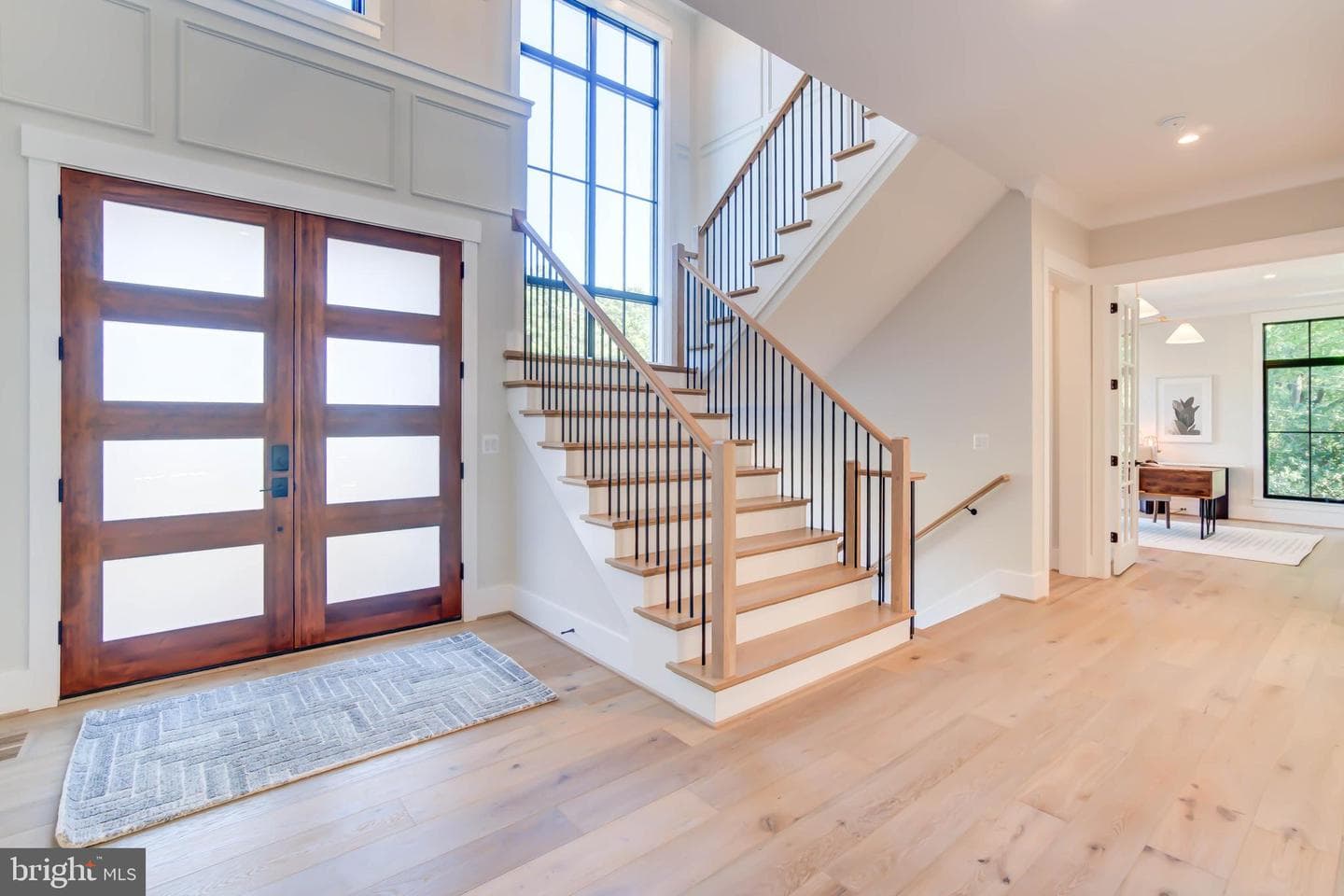 1806 Dumbarton Street photo 5