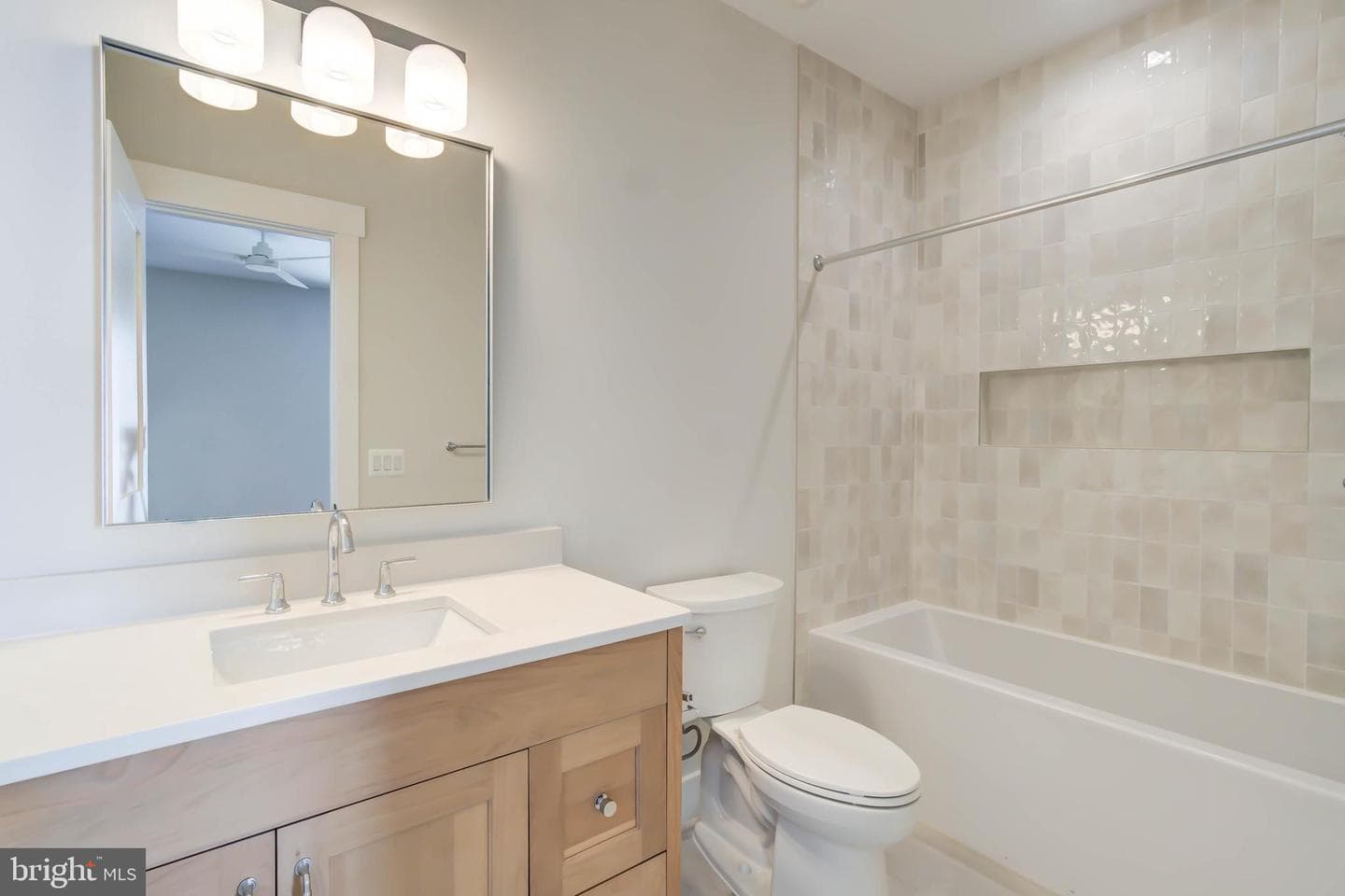 1806 Dumbarton Street photo 52
