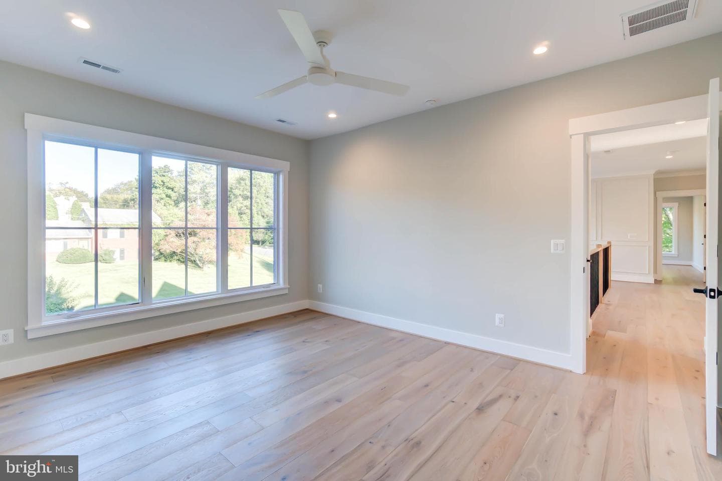 1806 Dumbarton Street photo 54