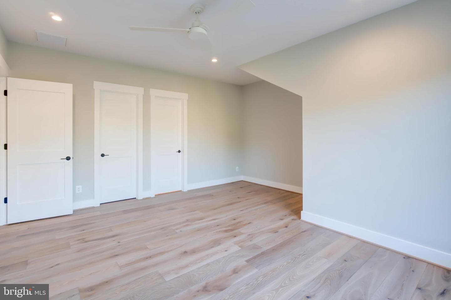 1806 Dumbarton Street photo 56