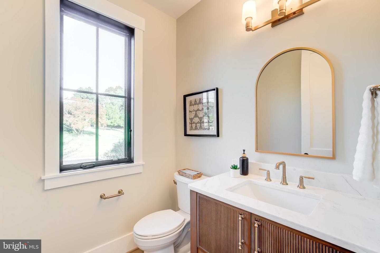 1806 Dumbarton Street photo 57