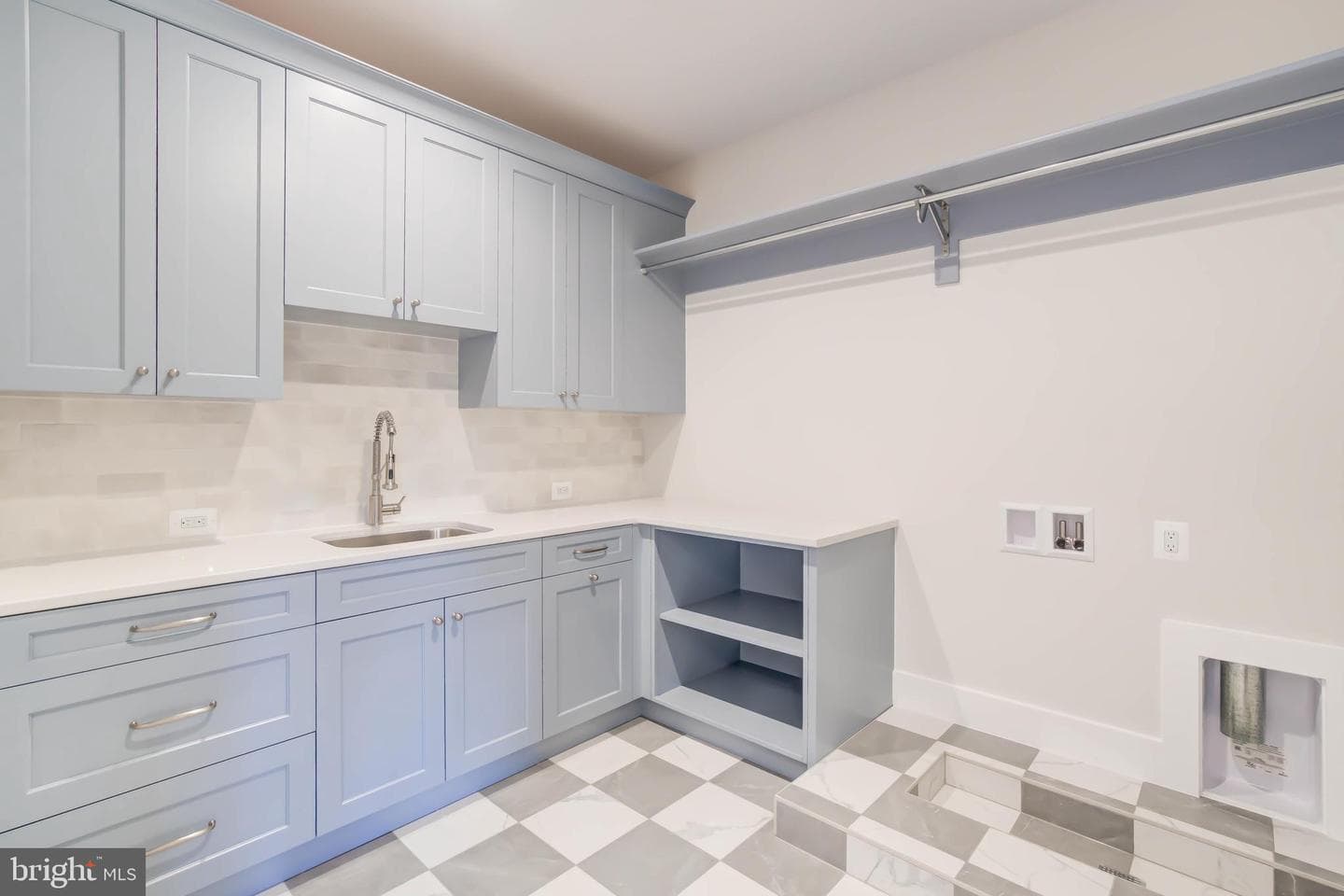 1806 Dumbarton Street photo 59