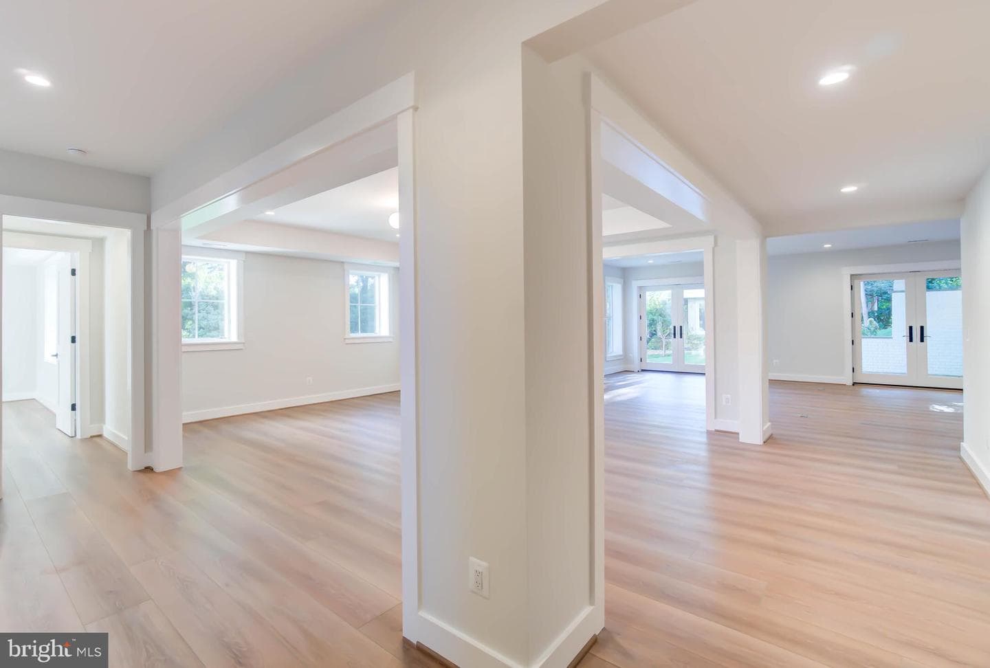 1806 Dumbarton Street photo 61
