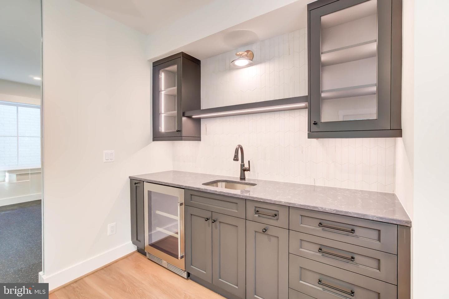 1806 Dumbarton Street photo 67