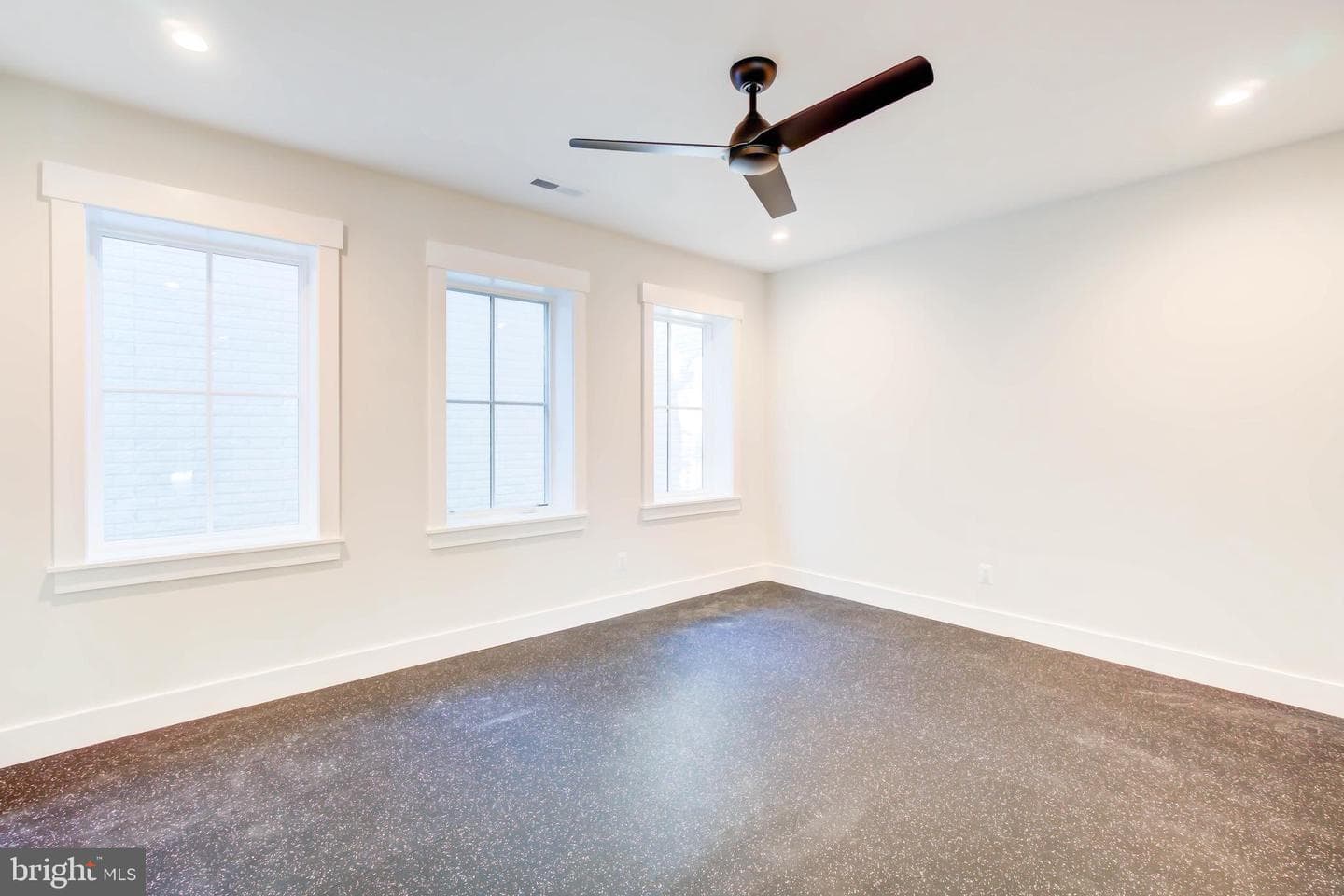1806 Dumbarton Street photo 68