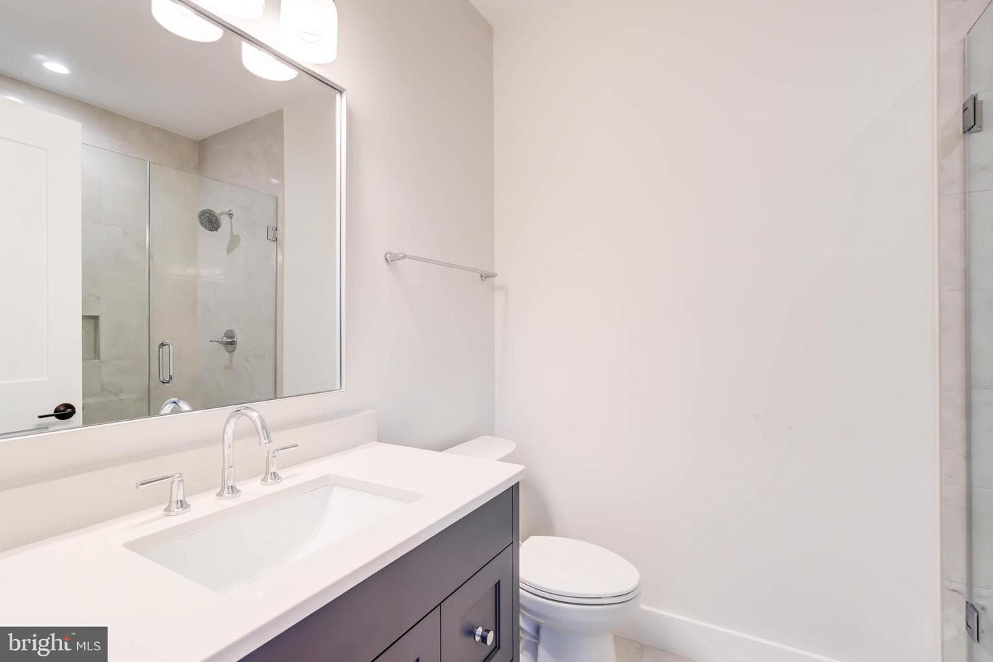 1806 Dumbarton Street photo 72