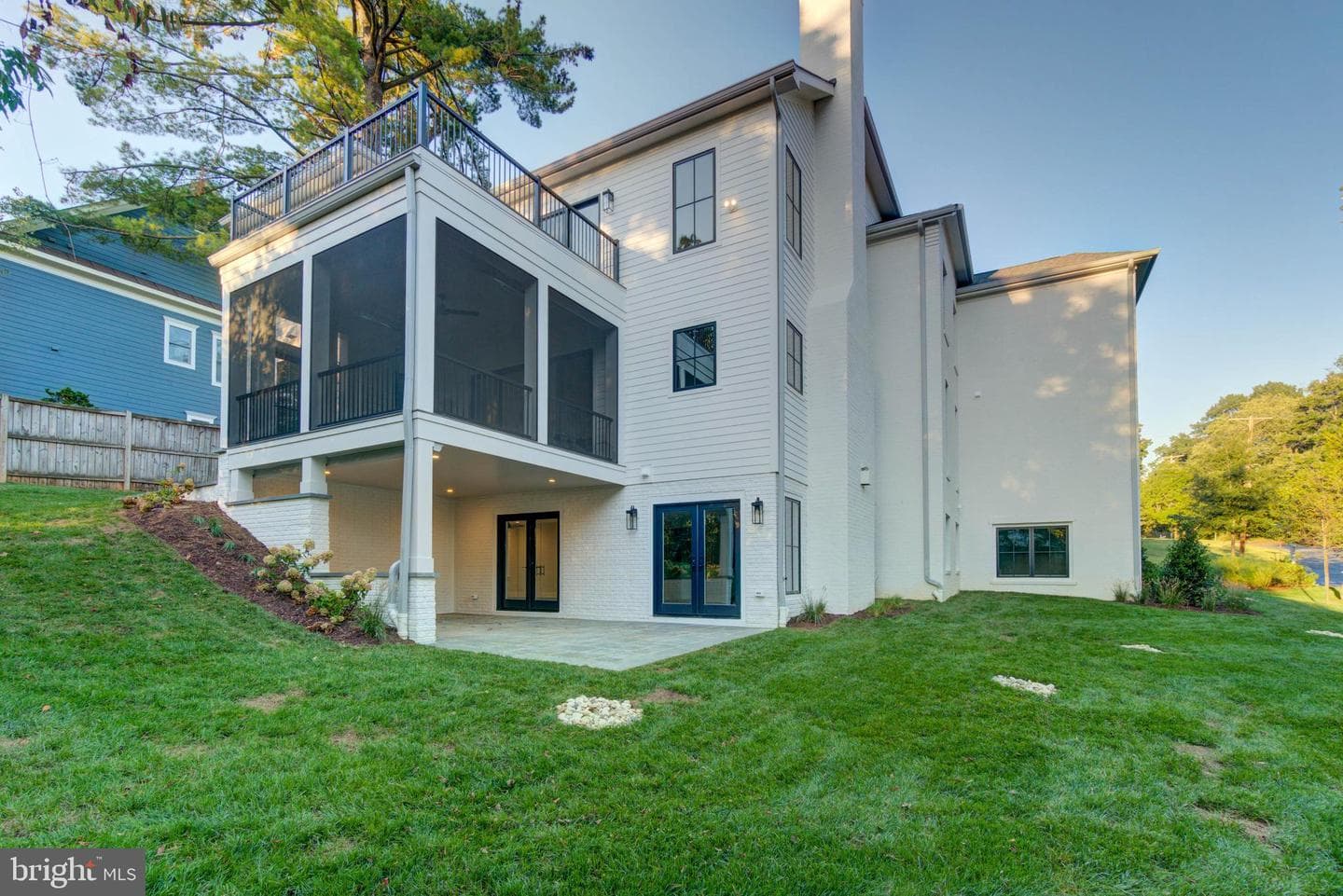1806 Dumbarton Street photo 74