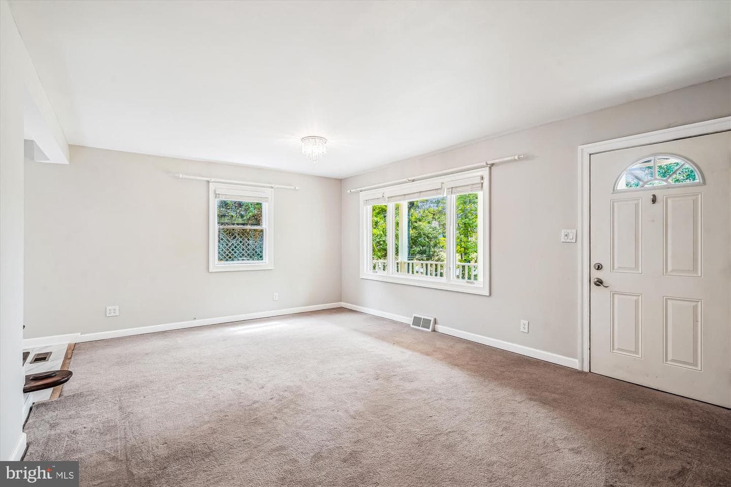6169 Howells Road photo 5