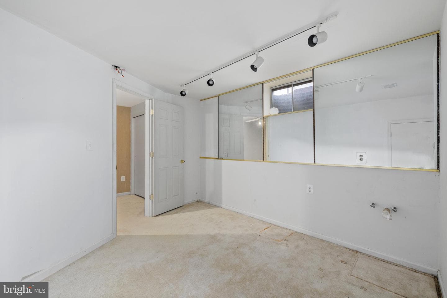 7471 Towchester Court photo 32