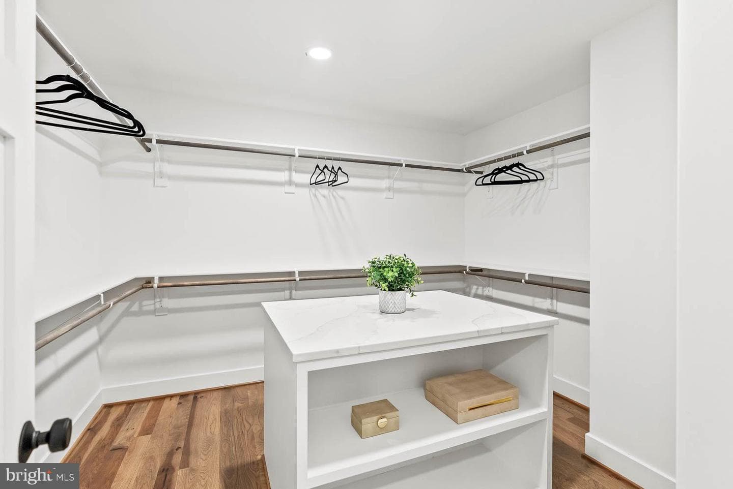 501 Yeonas Drive SW photo 37