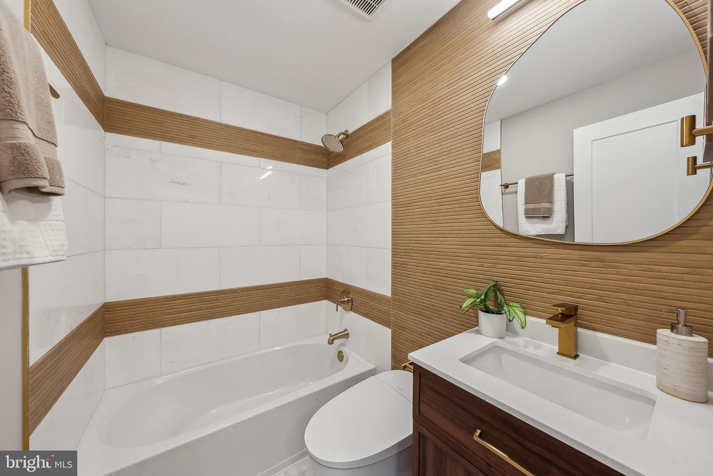 820 Walker Road photo 30