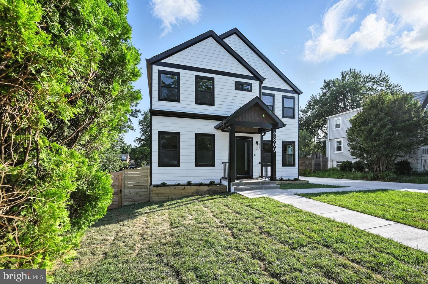 2809 Memorial Street photo 2