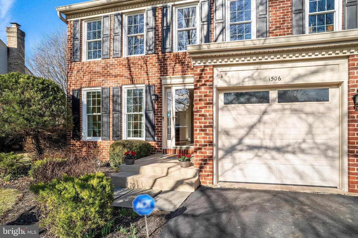 1506 Summerset Place photo 2