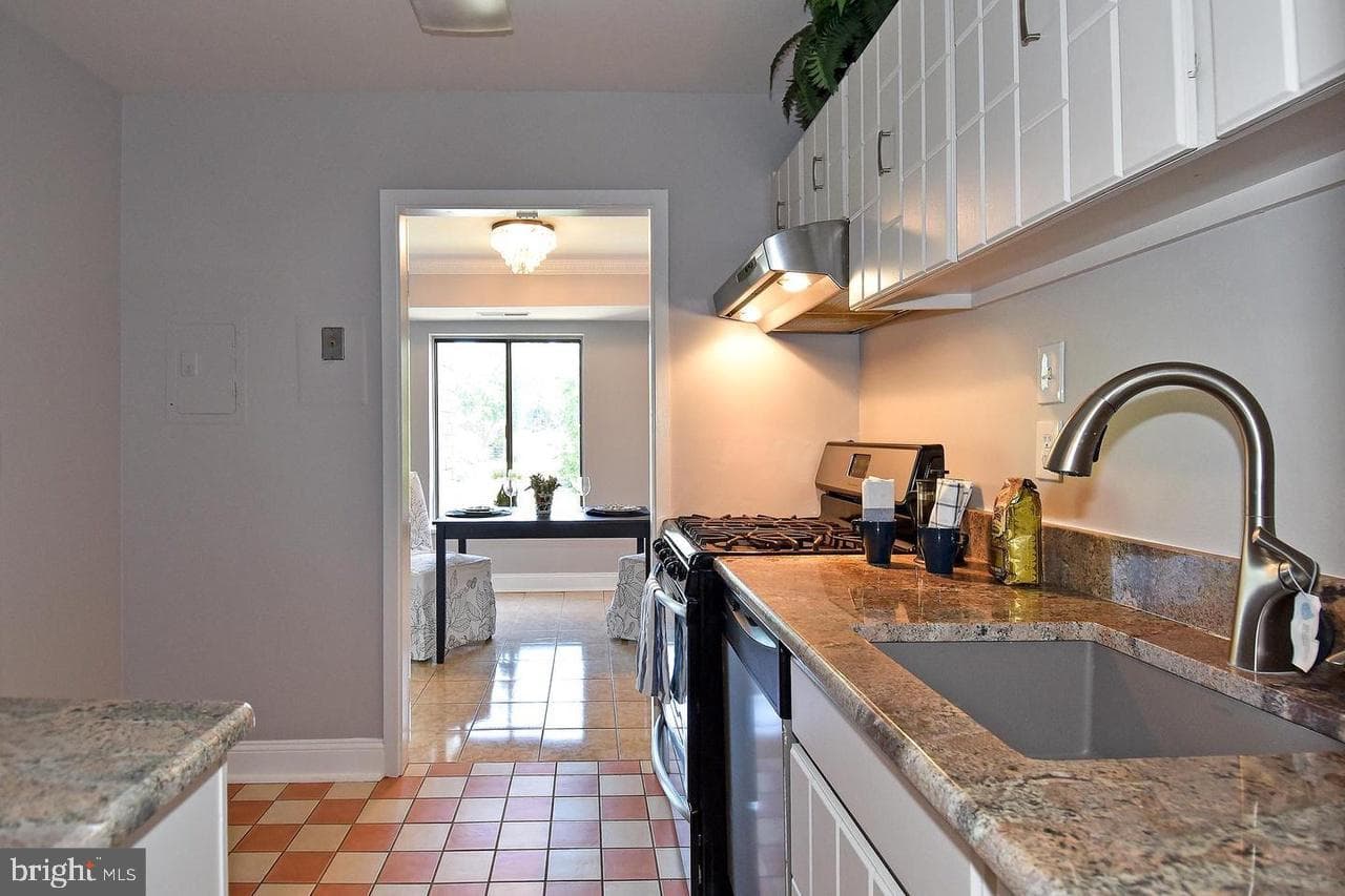 6001 Arlington Boulevard #406 photo 17