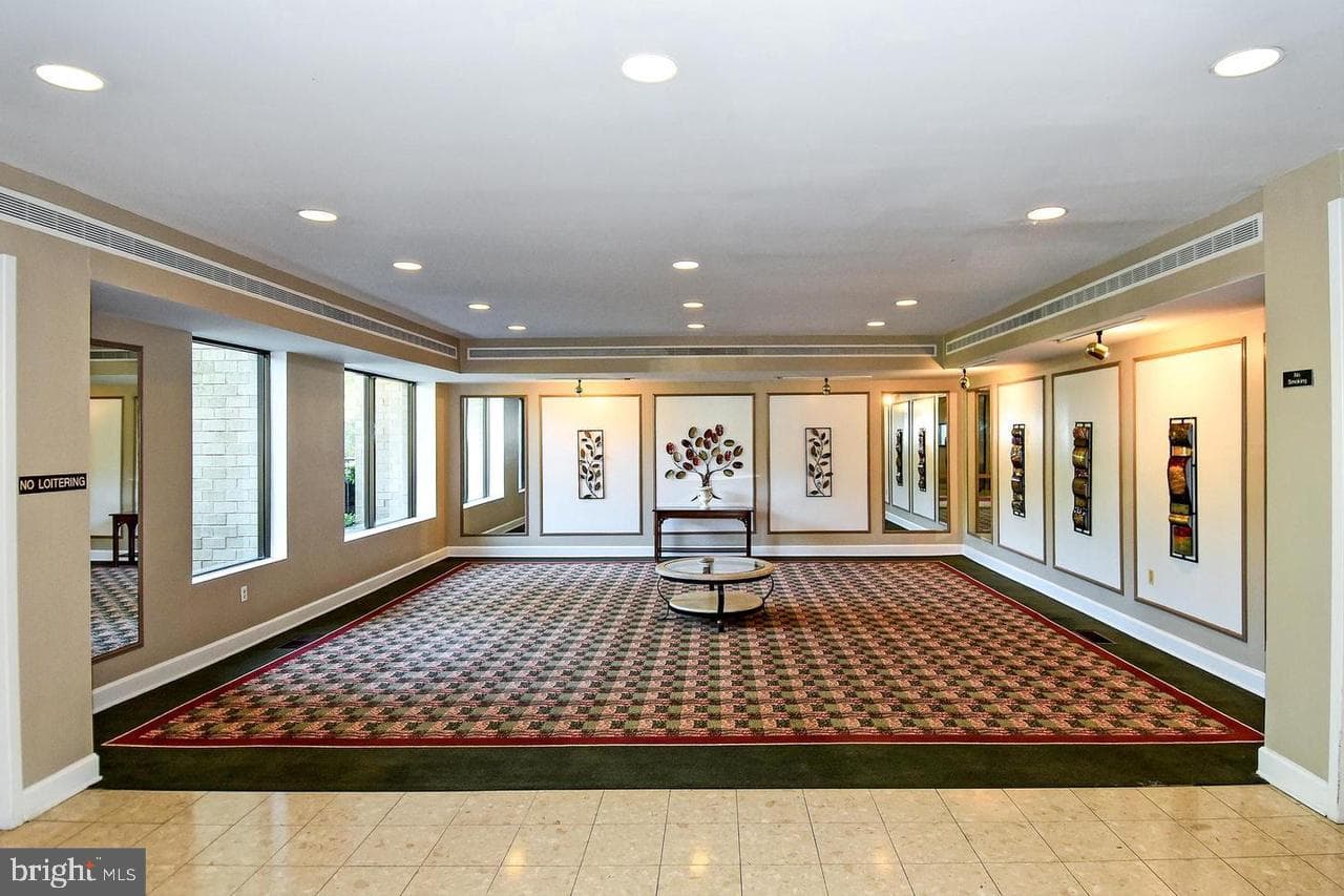 6001 Arlington Boulevard #406 photo 4