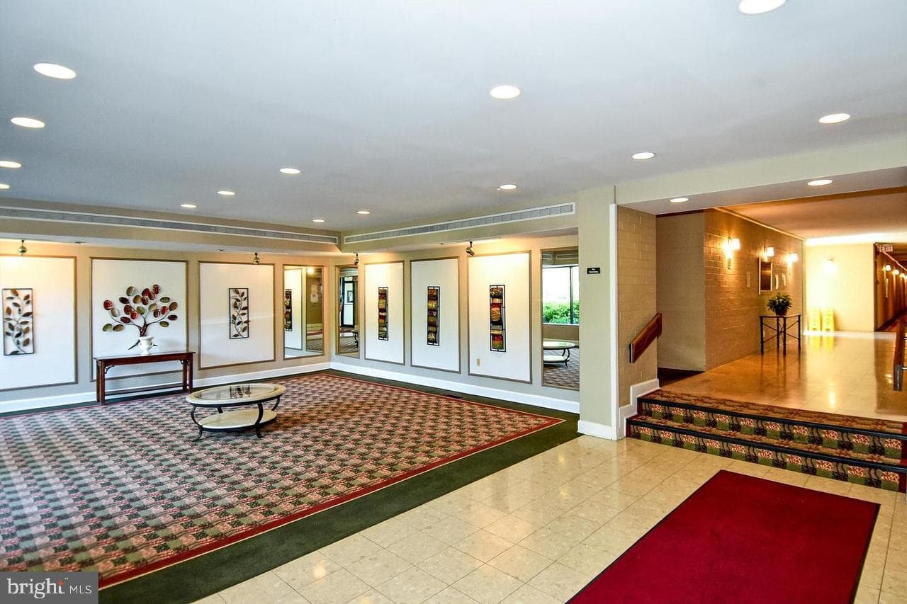 6001 Arlington Boulevard #406 photo 5