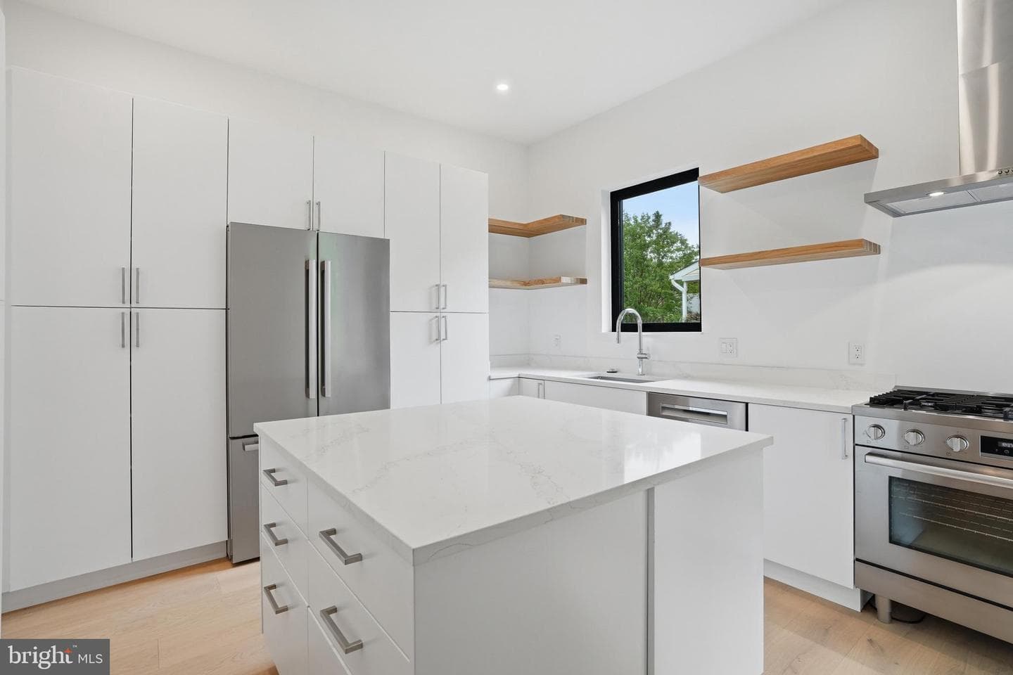 1747 Gilson Street photo 31
