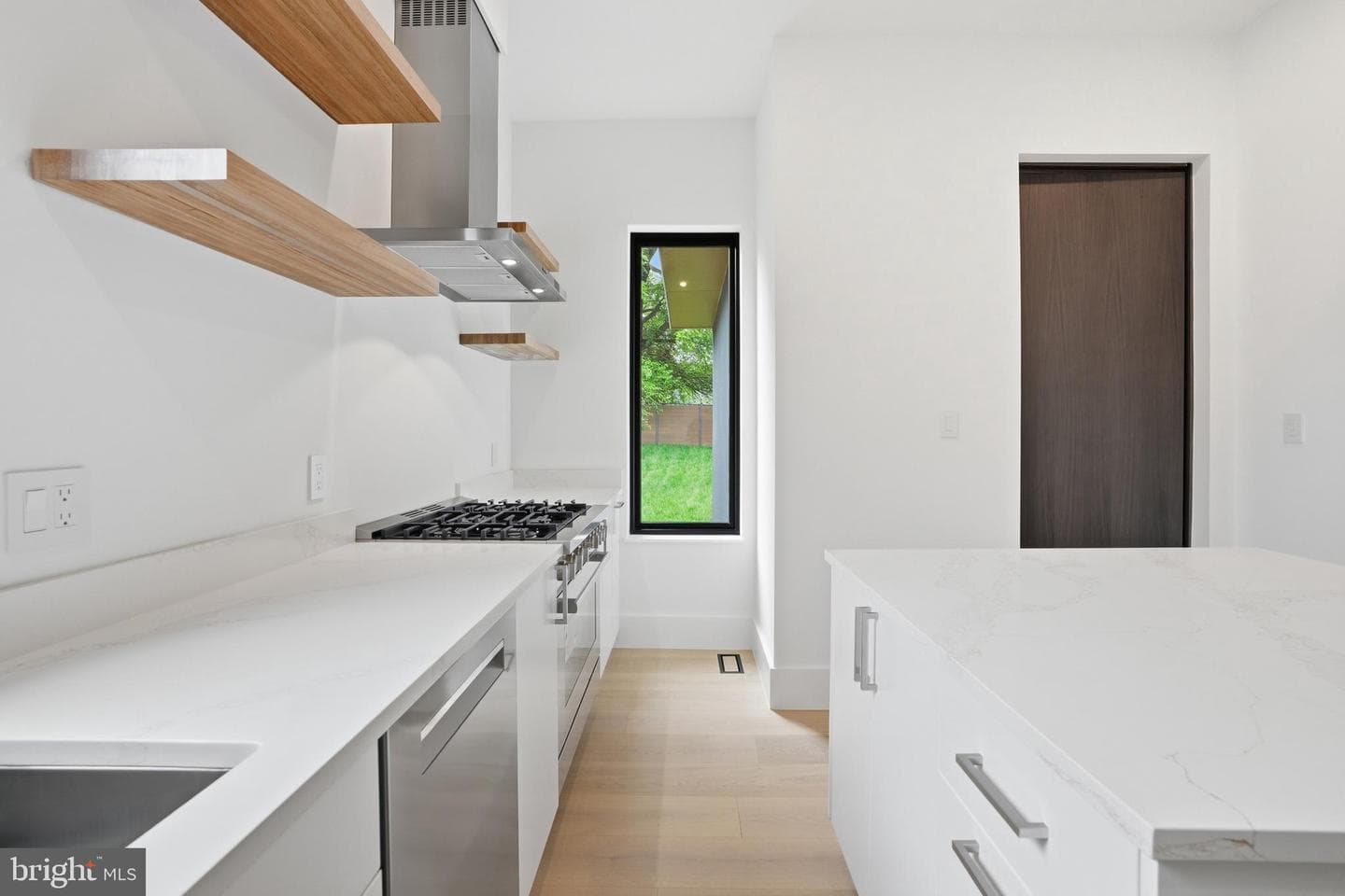 1747 Gilson Street photo 33