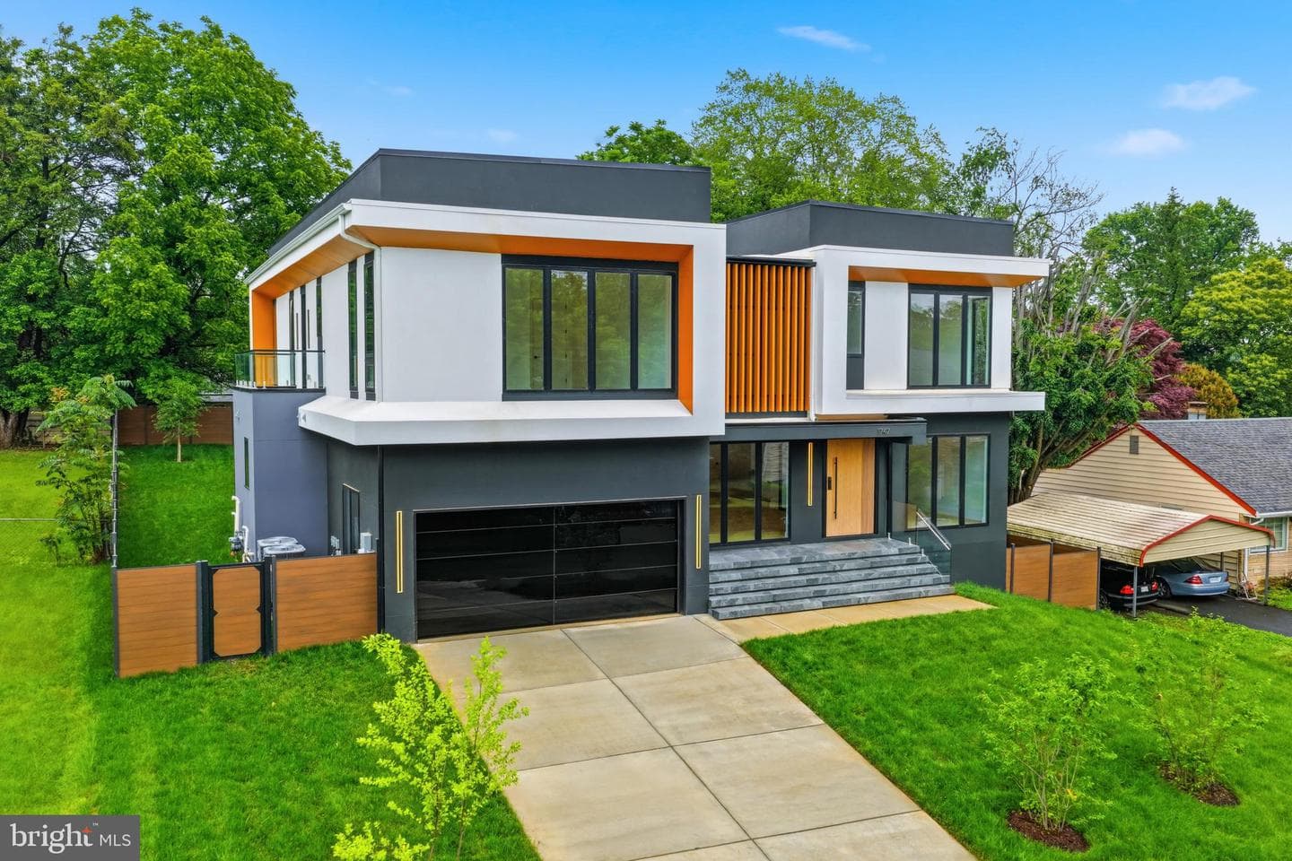 1747 Gilson Street photo 4