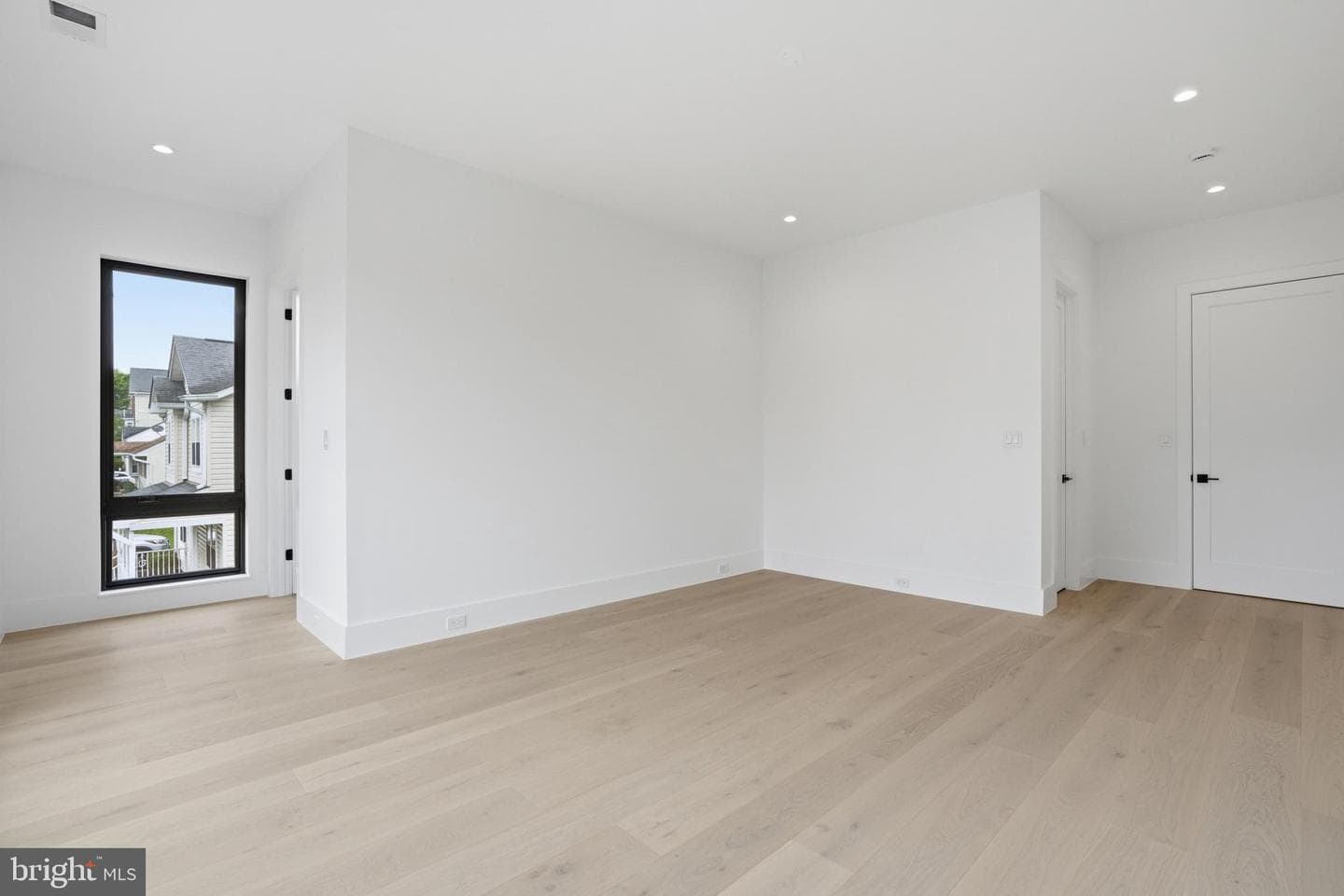 1747 Gilson Street photo 58