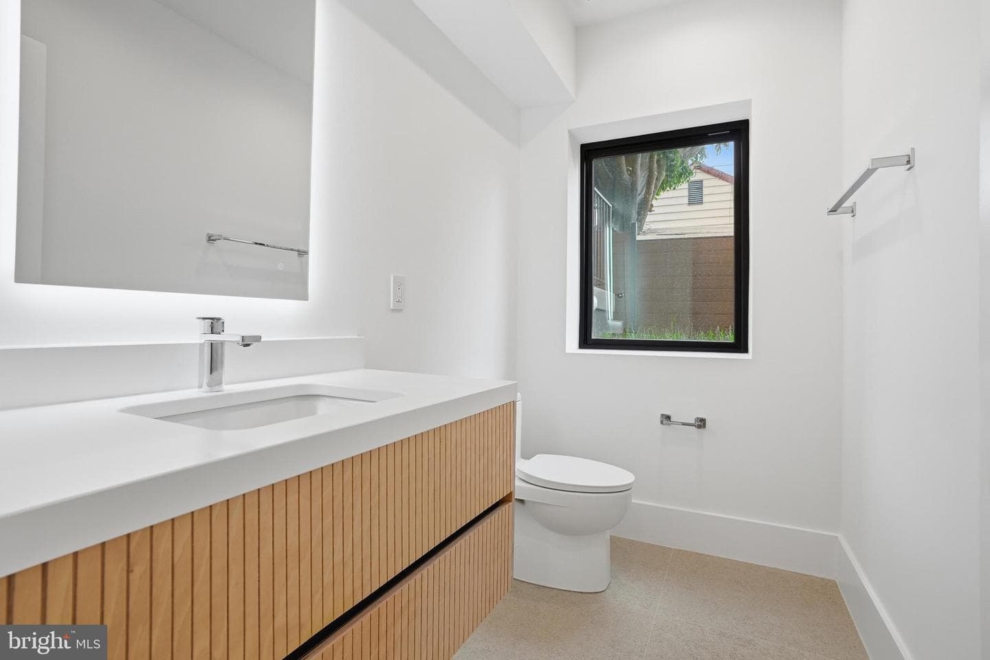 1747 Gilson Street photo 75