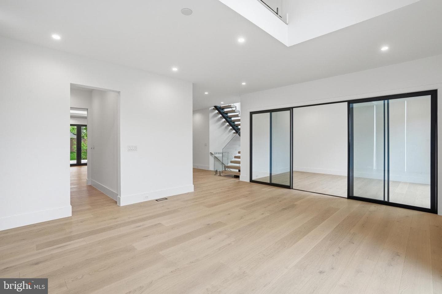 1747 Gilson Street photo 8