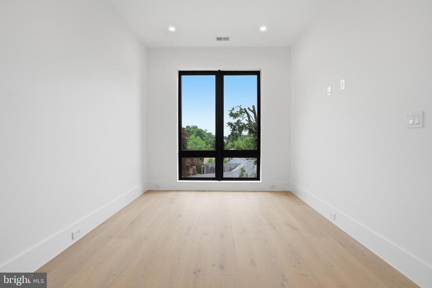 1747 Gilson Street photo 82