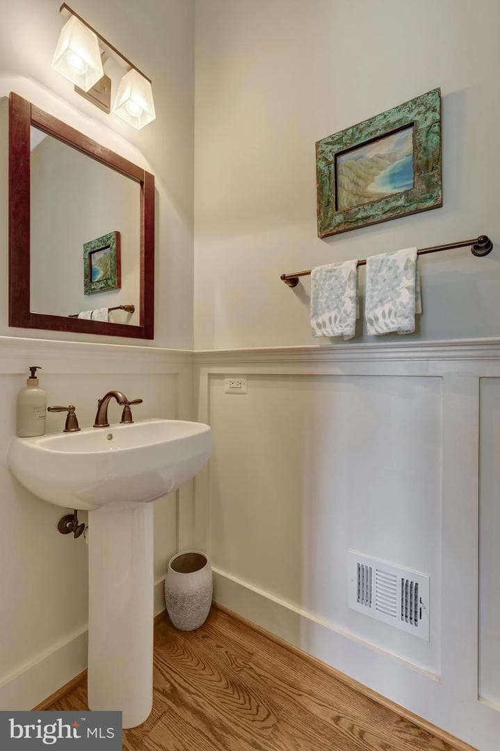 309 Charles Street SE photo 33