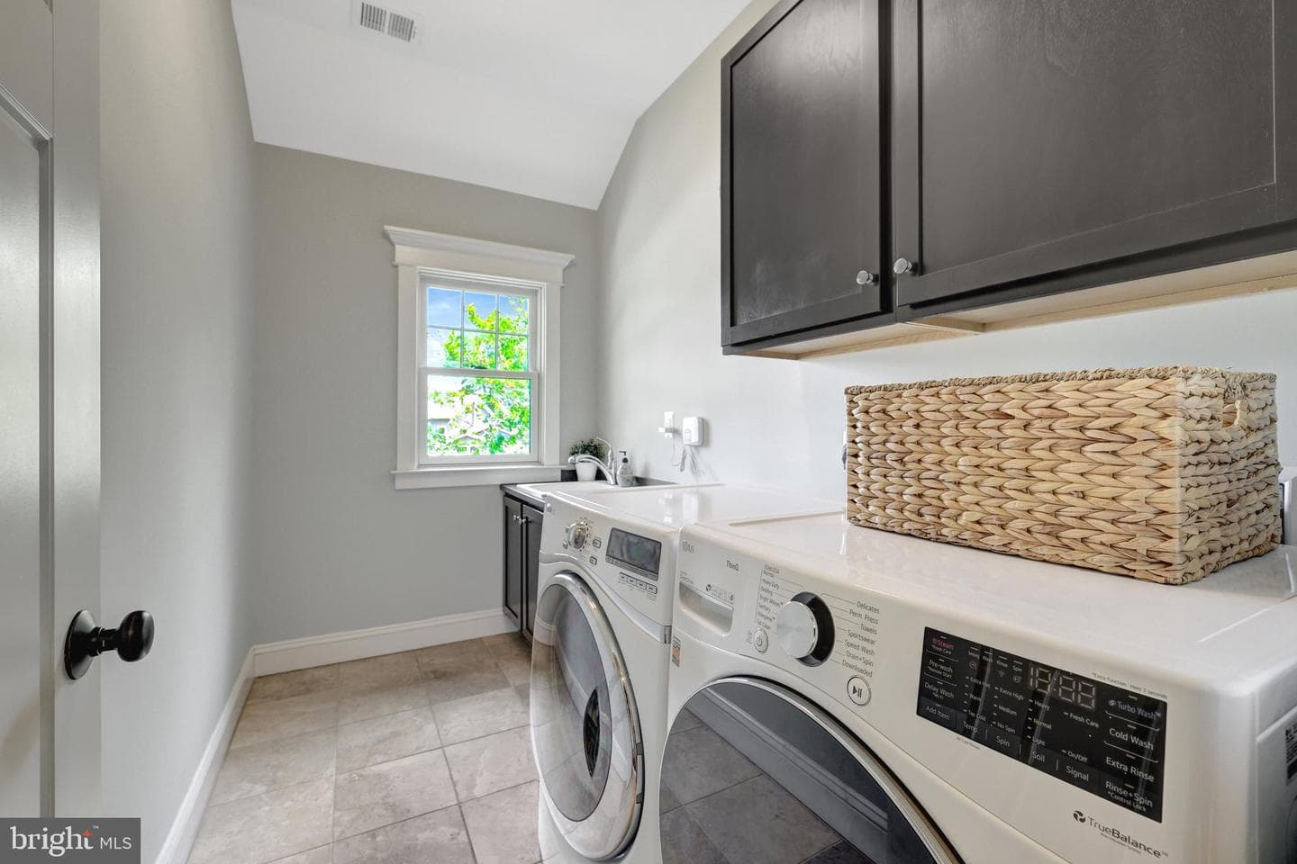 309 Charles Street SE photo 52